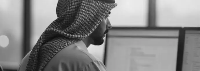 خدمات قانونية مهنية مبنية على فهم عميق للأنظمة واحتياجات العملاء.